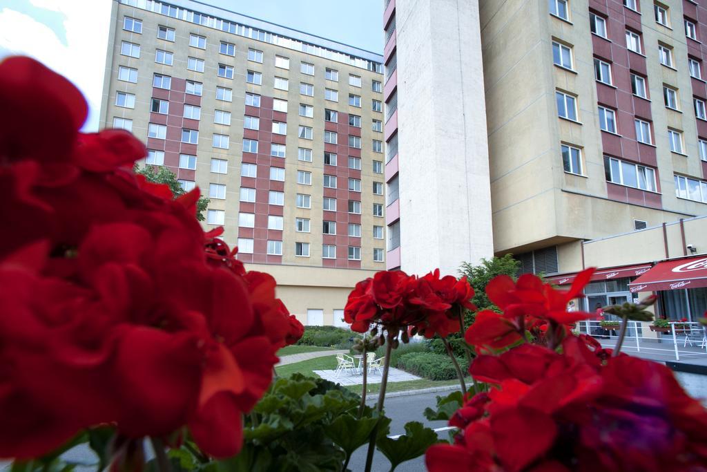 Готель Ceu Konferencia Koezpont 3*